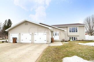 1105 10th Ave SE, East Grand Forks, MN 56721