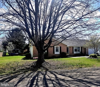 139 Dartmouth Ln, Falling Waters, WV 25419
