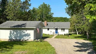 8167 Shrigley Rd, Charlevoix, MI 49720