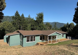 301 Orchard Park Ln, Willow Creek, CA 95573