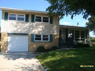 4814 Wilmot Rd, McHenry, IL 60051