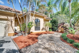11675 Berry Dr, Hollywood, FL 33026