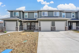206 Henderson St, Bonham, TX 75418