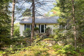 27 Stonehedge Dr, Bridgton, ME 04009