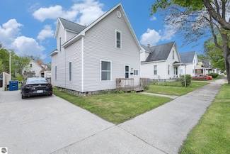 832 Wallace St, Cadillac, MI 49601