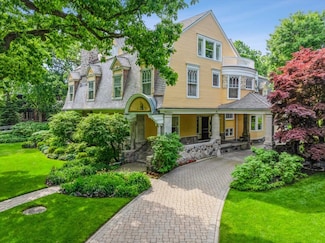 202 Greenwood St, Evanston, IL 60201
