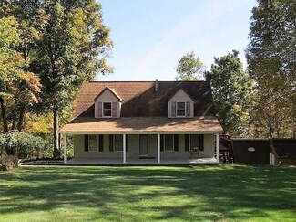 137 Phillis Dr, Fombell, PA 16123
