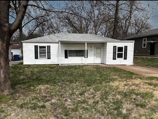 319 Reasor Dr, Saint Louis, MO 63135