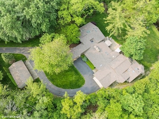830 Camden Ln, Northfield, IL 60093