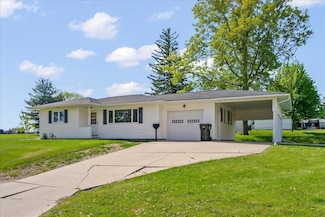 1306 W 5th St, Cedar Falls, IA 50613