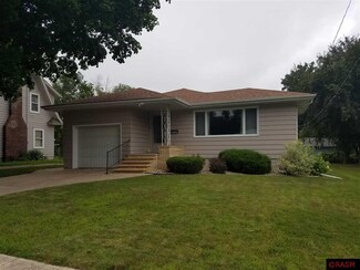 101 W Howard St, Lake Crystal, MN 56055