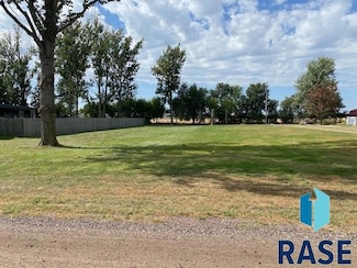 6607 N 9th Ave, Sioux Falls, SD 57104