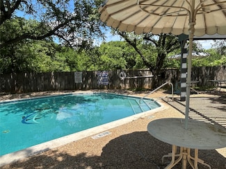 612 Ridgeline Dr, Hurst, TX 76053