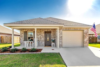 221 Darwen Dr, Raceland, LA 70394