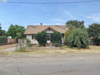 7725 SE Crystal Springs Blvd, Portland, OR 97206