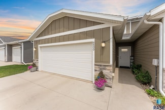 4500 E Whisper Ridge Place, Sioux Falls, SD 57108