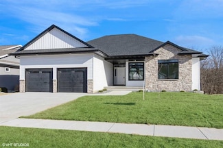 272 Chadwick Ln, Iowa City, IA 52245