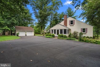 6 Tall Oaks Ln, Newtown, PA 18940