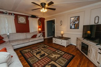 5 Thompson St, Broadalbin, NY 12025
