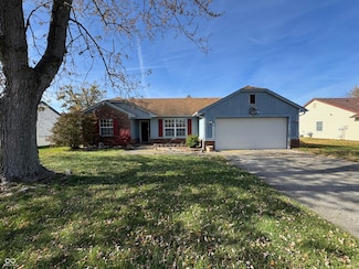 174 Country Aire Ln, Greenwood, IN 46143