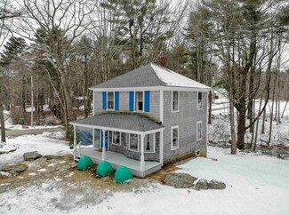 32 Old County Rd, Cape Neddick, ME 03902