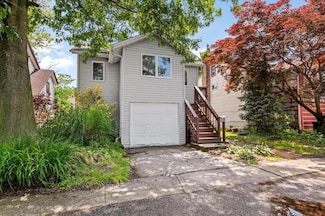 722 Brook Ct, North Baldwin, NY 11510