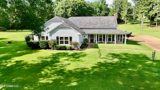 102 Water Oaks Dr, Clinton, MS 39056