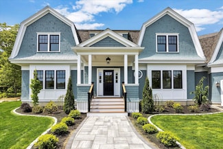 61 Mckenna Ridge Dr, Falmouth, MA 02536