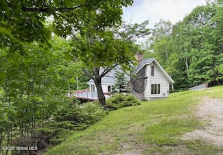 202 Old School House Rd, North River, NY 12856