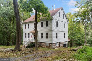 201 Windwood Ln, Paris, VA 20130