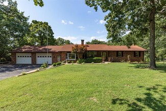 9713 E Cottonwood Ln, Bloomsdale, MO 63627