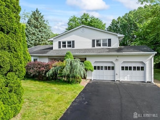 6 Dexter Rd, East Brunswick, NJ 08816