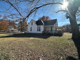 939 N Lynn St, Nevada, MO 64772