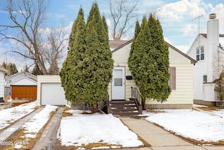621 10th Ave S, Grand Forks, ND 58201