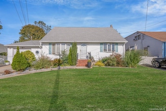 350 52nd St, Lindenhurst, NY 11757