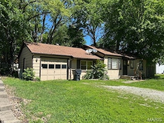 1621 La Salle St, Belleville, IL 62221