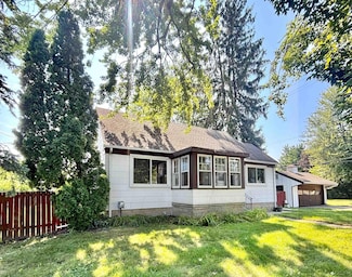 105 S Monroe St, Blissfield, MI 49228