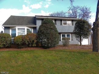 52 Greenbrook Rd, Middlesex, NJ 08846