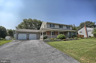 8 Thomas Rd, Lancaster, PA 17602