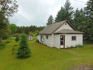 104 Willow St, Ewen, MI 49925