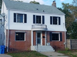 21 Lexington Ave, Cranston, RI 02910
