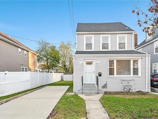 218 Princeton St, Hempstead, NY 11550