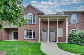 12107 Chesapeake Cir, Walled Lake, MI 48390