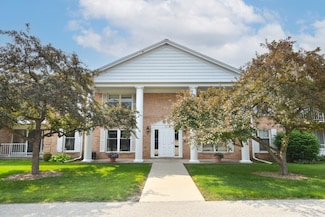 945 W Heritage Ct Unit 104, Thiensville, WI 53092