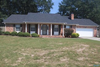 2106 Bel Aire Dr SW, Hartselle, AL 35640