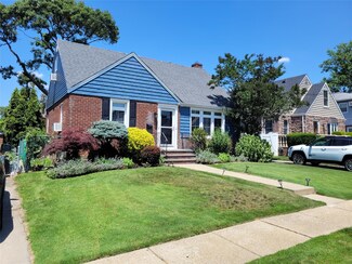 422 Saint Agnes Place, Franklin Square, NY 11010