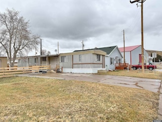 15 Brilliant St, Diamondville, WY 83116