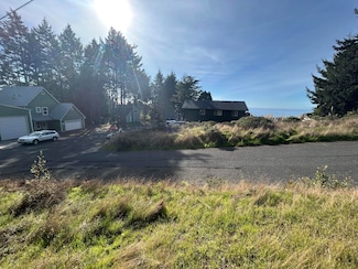 155 Seafoam Rd, Whitethorn, CA 95589