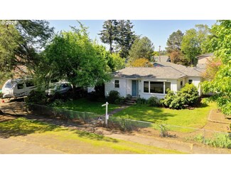 52709 NE 3rd St, Scappoose, OR 97056