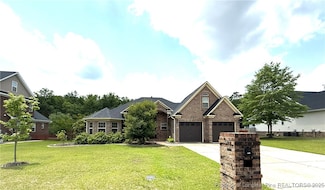 439 W Summerchase Dr, Fayetteville, NC 28311